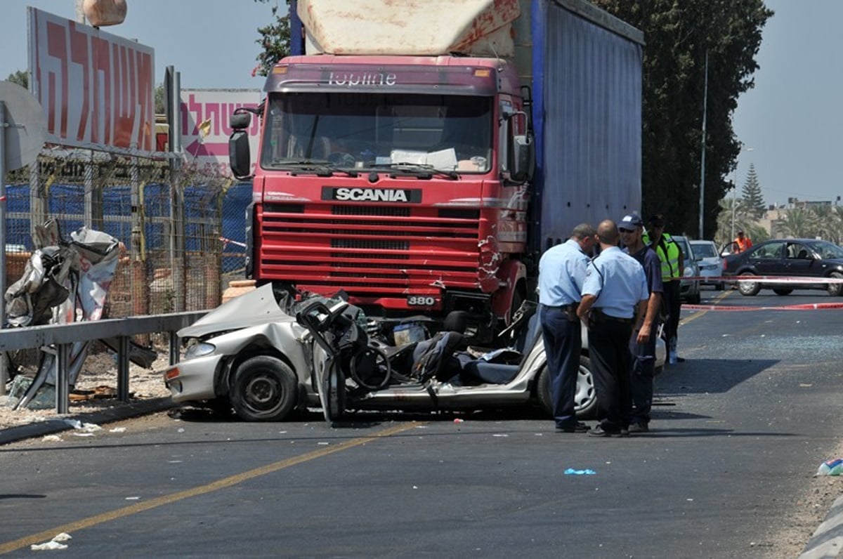 משאית מחצה רכב, בעל ואישה נהרגו