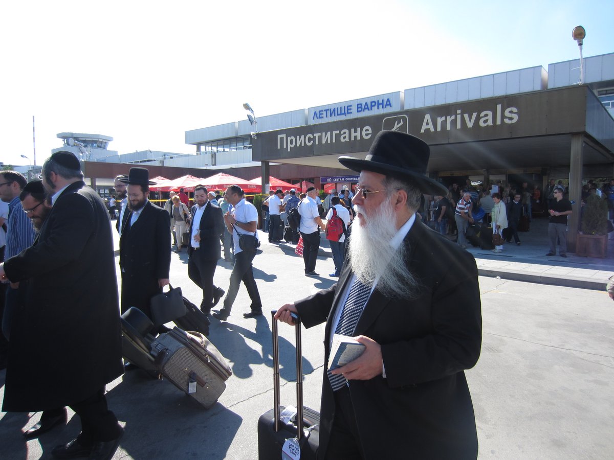 במטוס, עם הרב פינטו: המסע הסוחף לפלא יועץ