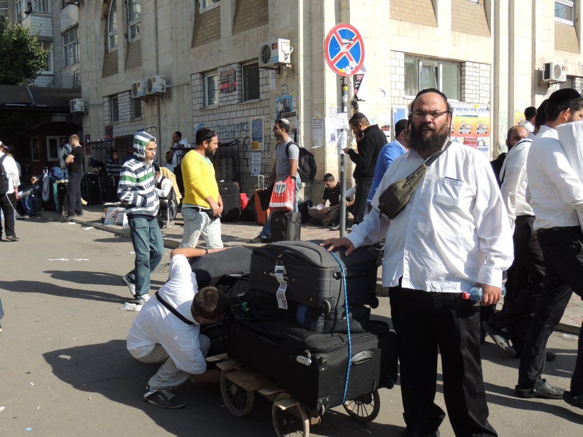 עושים שוק באומן ● כך נראות ההכנות לשבת