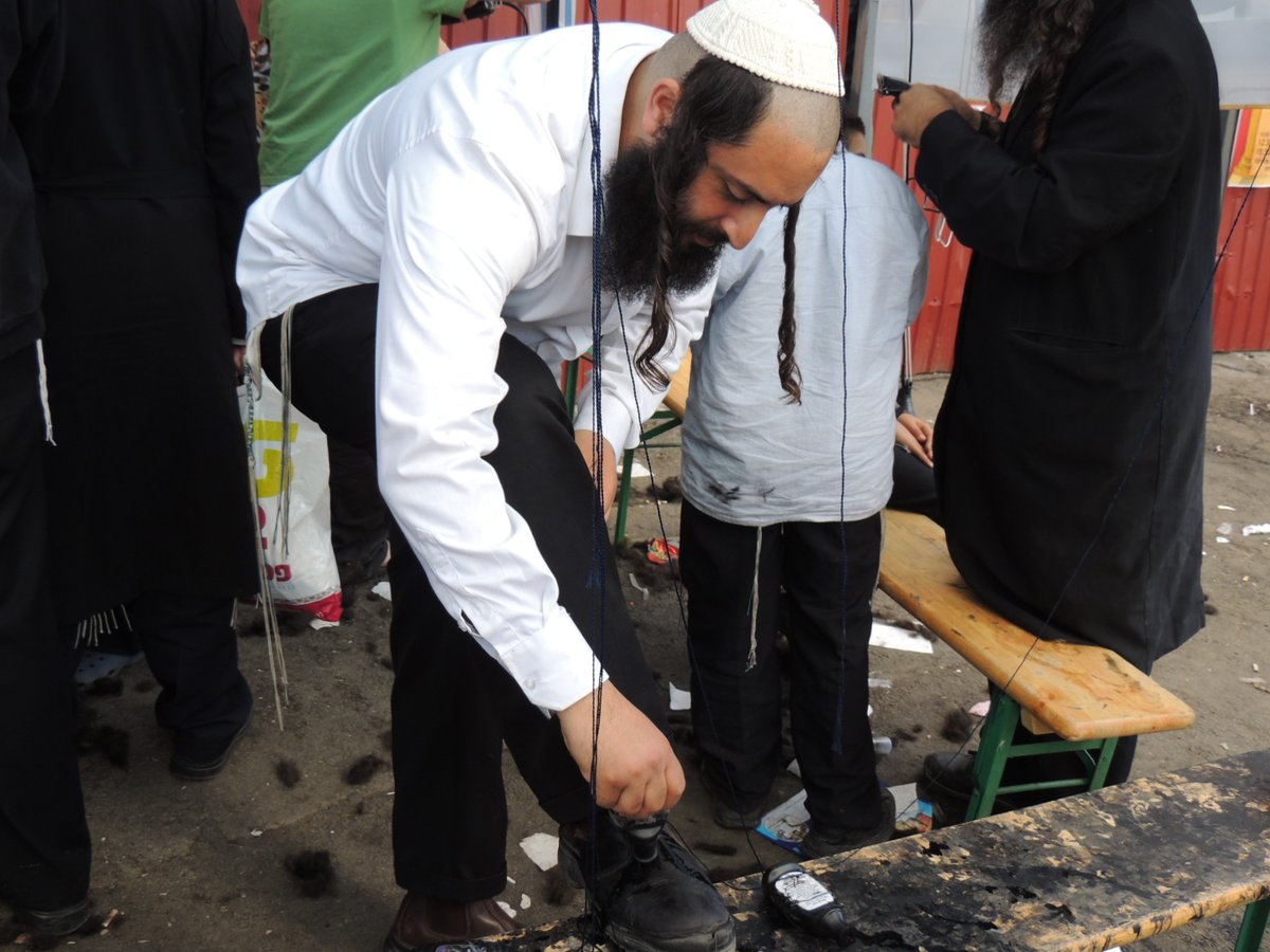 אומן לובשת חג: הכנות אחרונות לקראת יום הדין