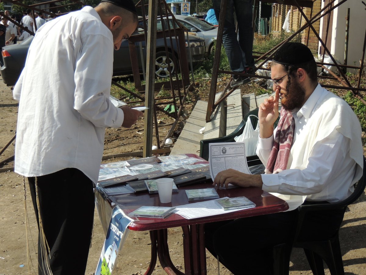 אומן לובשת חג: הכנות אחרונות לקראת יום הדין