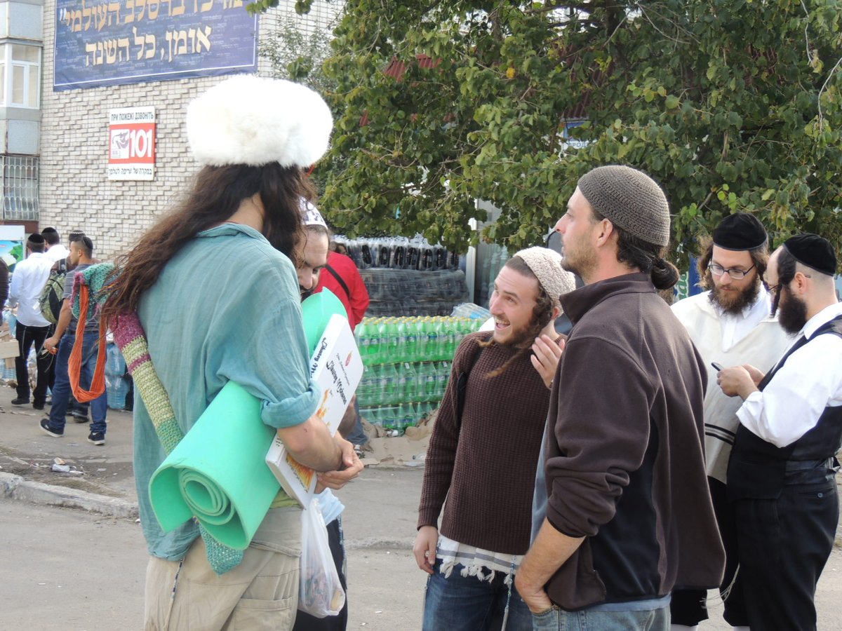 אומן לובשת חג: הכנות אחרונות לקראת יום הדין