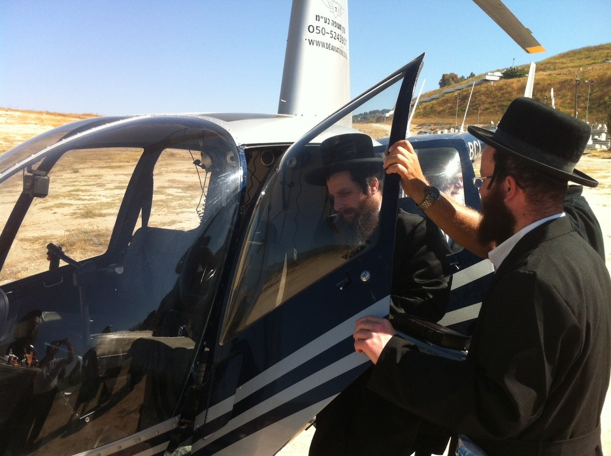 האדמו"ר מאונגוואר הגיע לציון אביו זצ"ל במסוק