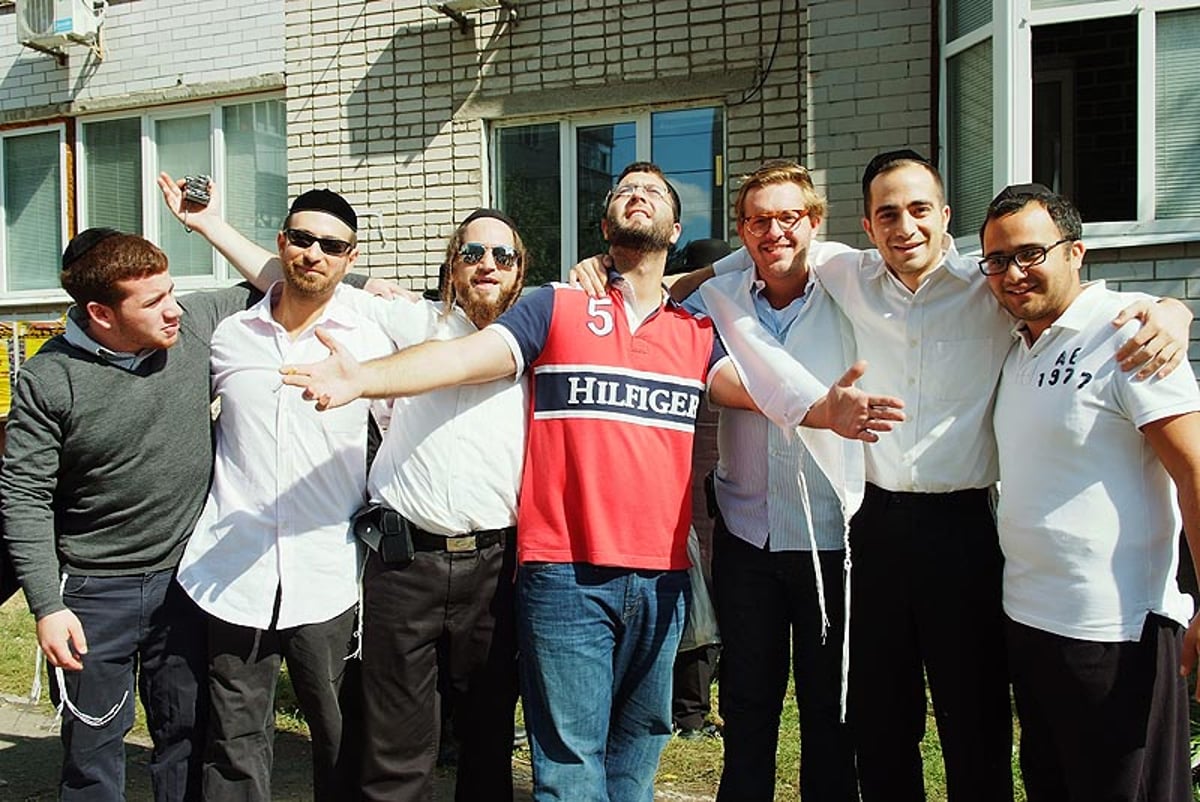 אומן בעדשת אמן: צפו בגלריית ענק