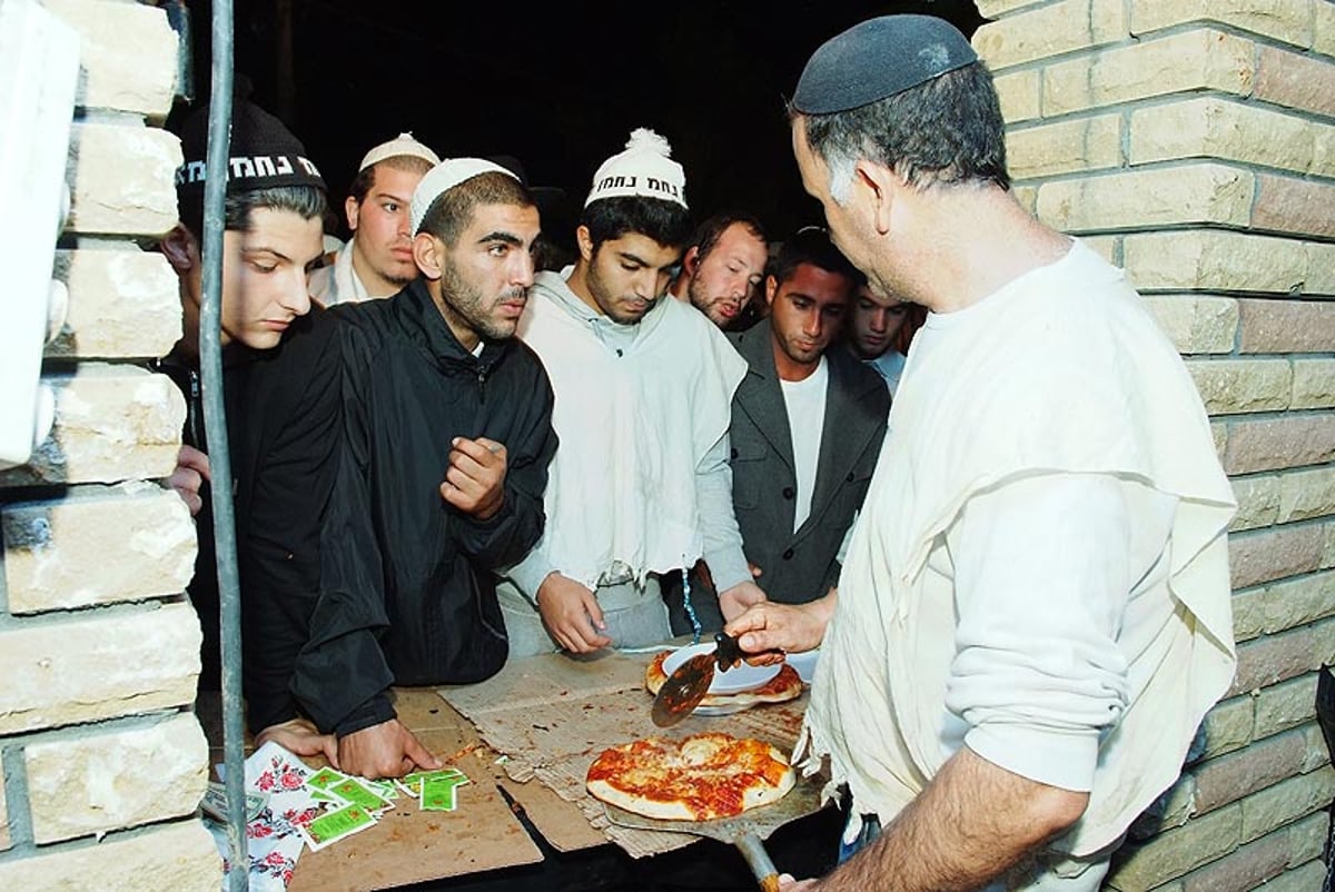 אומן בעדשת אמן: צפו בגלריית ענק