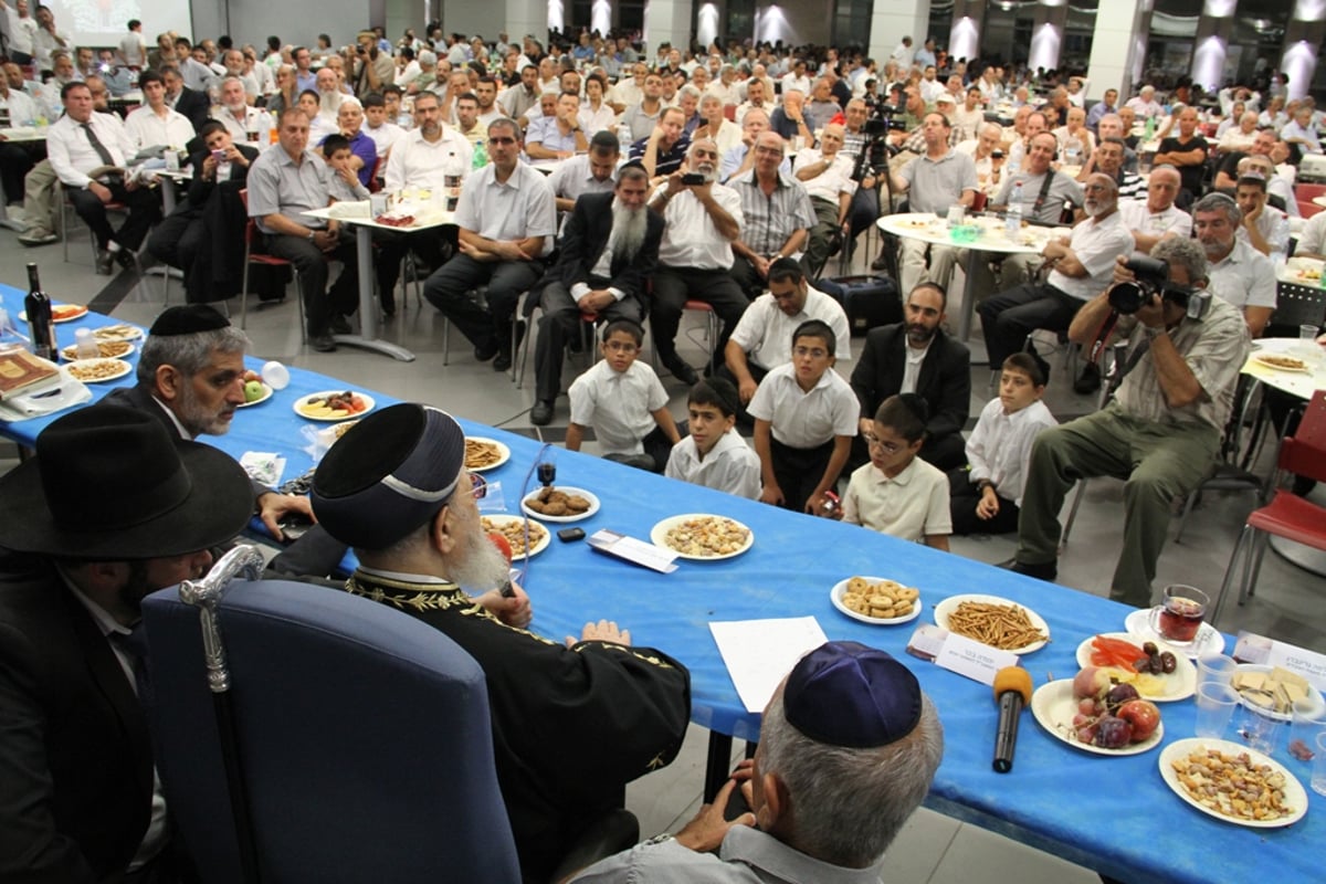 תיעוד: מרן הרב עובדיה ביקר בתעשייה האווירית