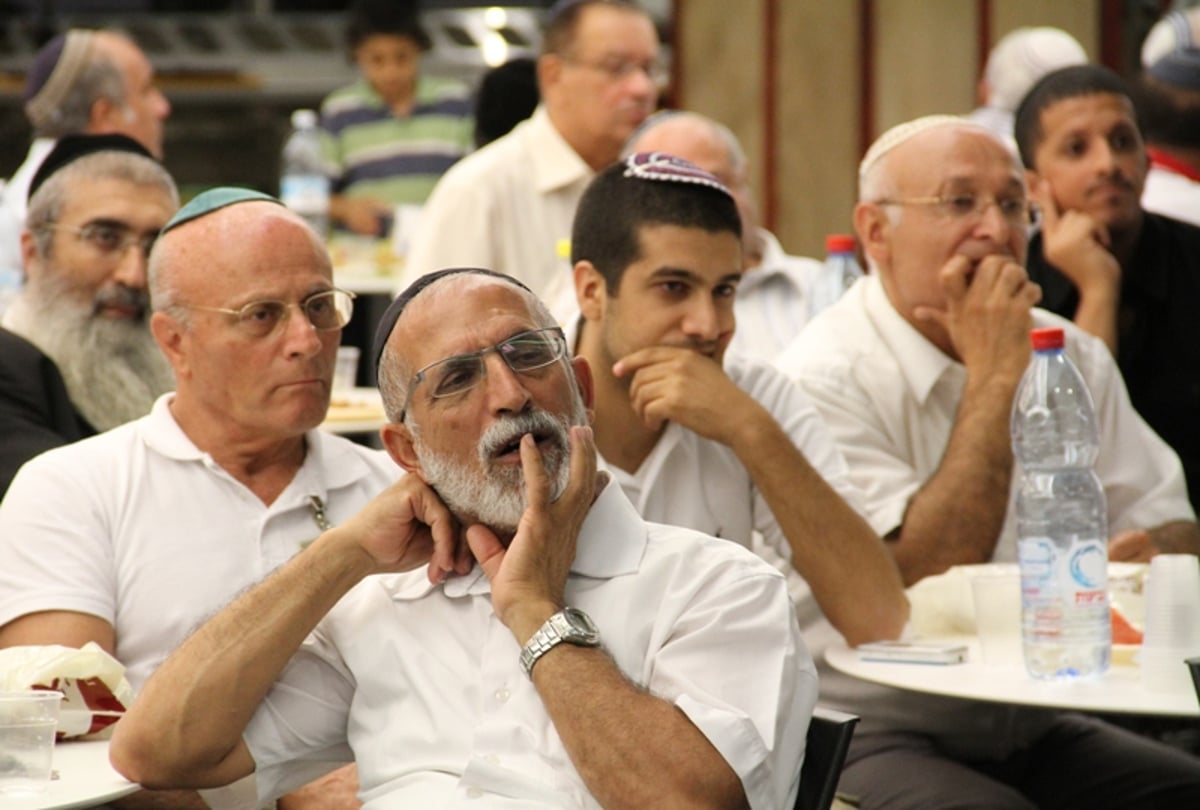 תיעוד: מרן הרב עובדיה ביקר בתעשייה האווירית