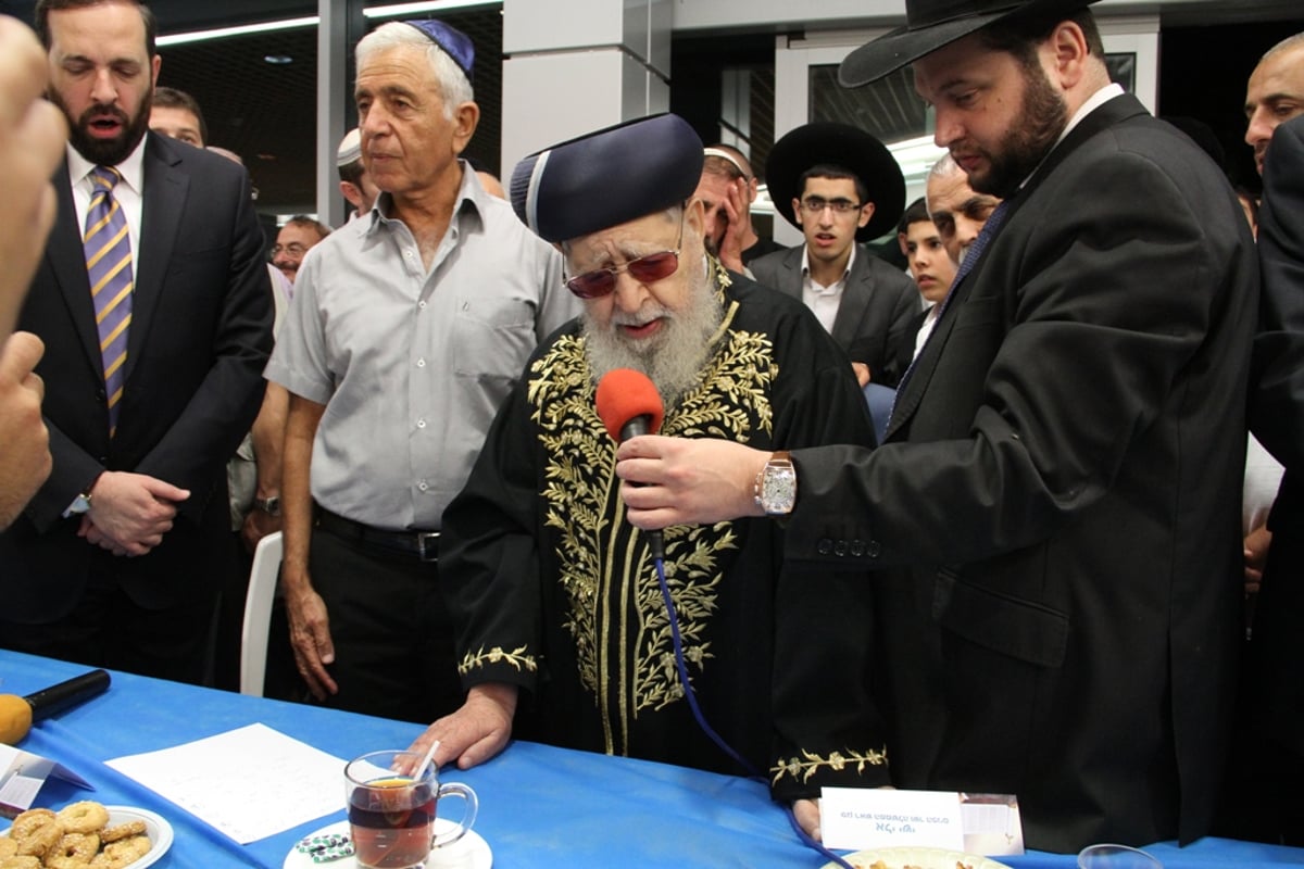 תיעוד: מרן הרב עובדיה ביקר בתעשייה האווירית