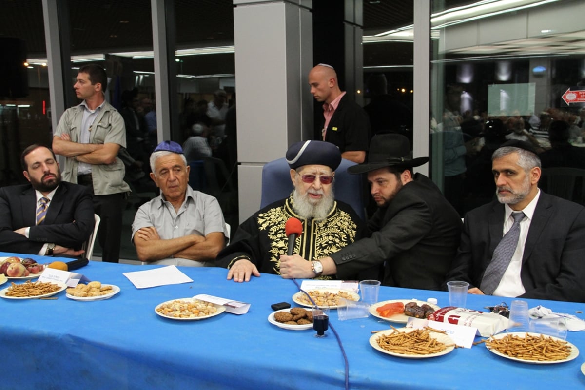 תיעוד: מרן הרב עובדיה ביקר בתעשייה האווירית