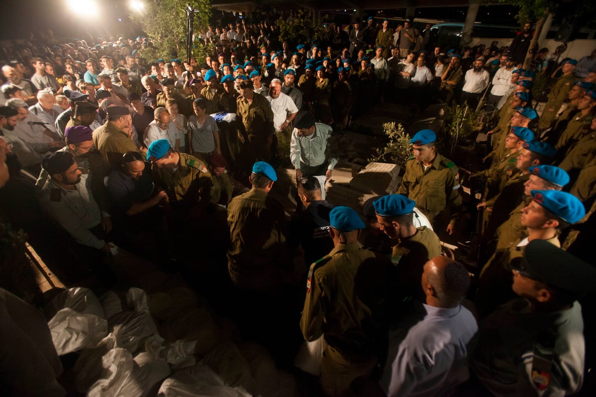 דמעות וכאב: מאות בהלווית רב"ט נתנאל יהלומי הי"ד