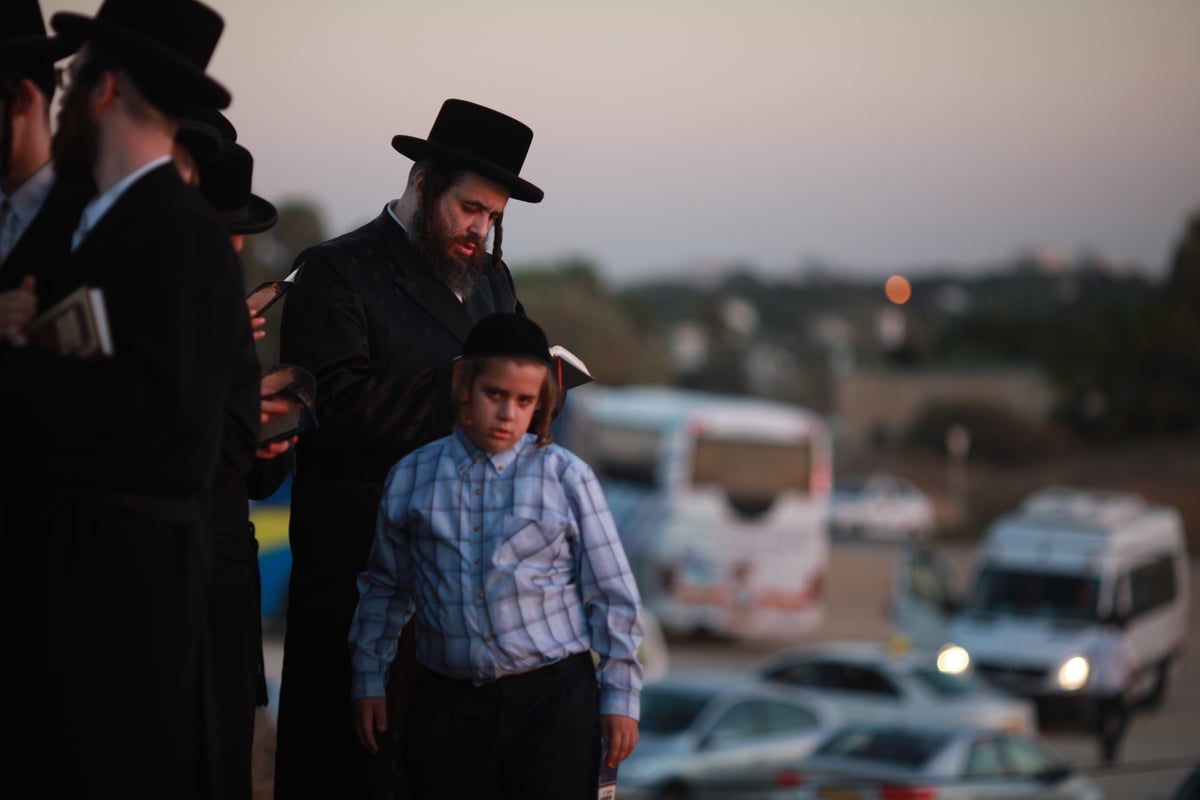 תיעוד: ה'תשליך' של ויז'ניץ בחוף הים