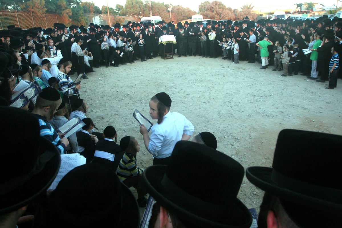 תיעוד: ה'תשליך' של ויז'ניץ בחוף הים