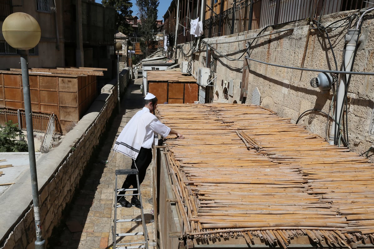 ערב החג: כך בונים סוכה