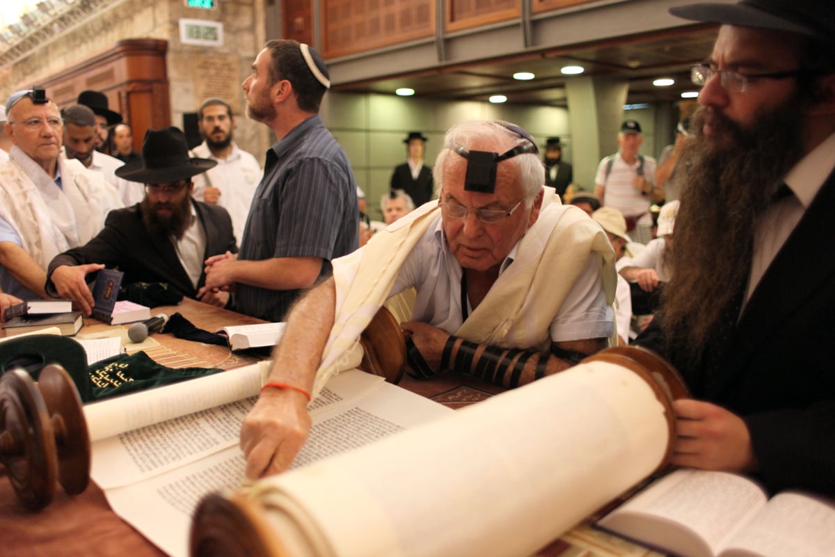 כיכר היום: ניצולי שואה חגגו בר מצוה בכותל המערבי