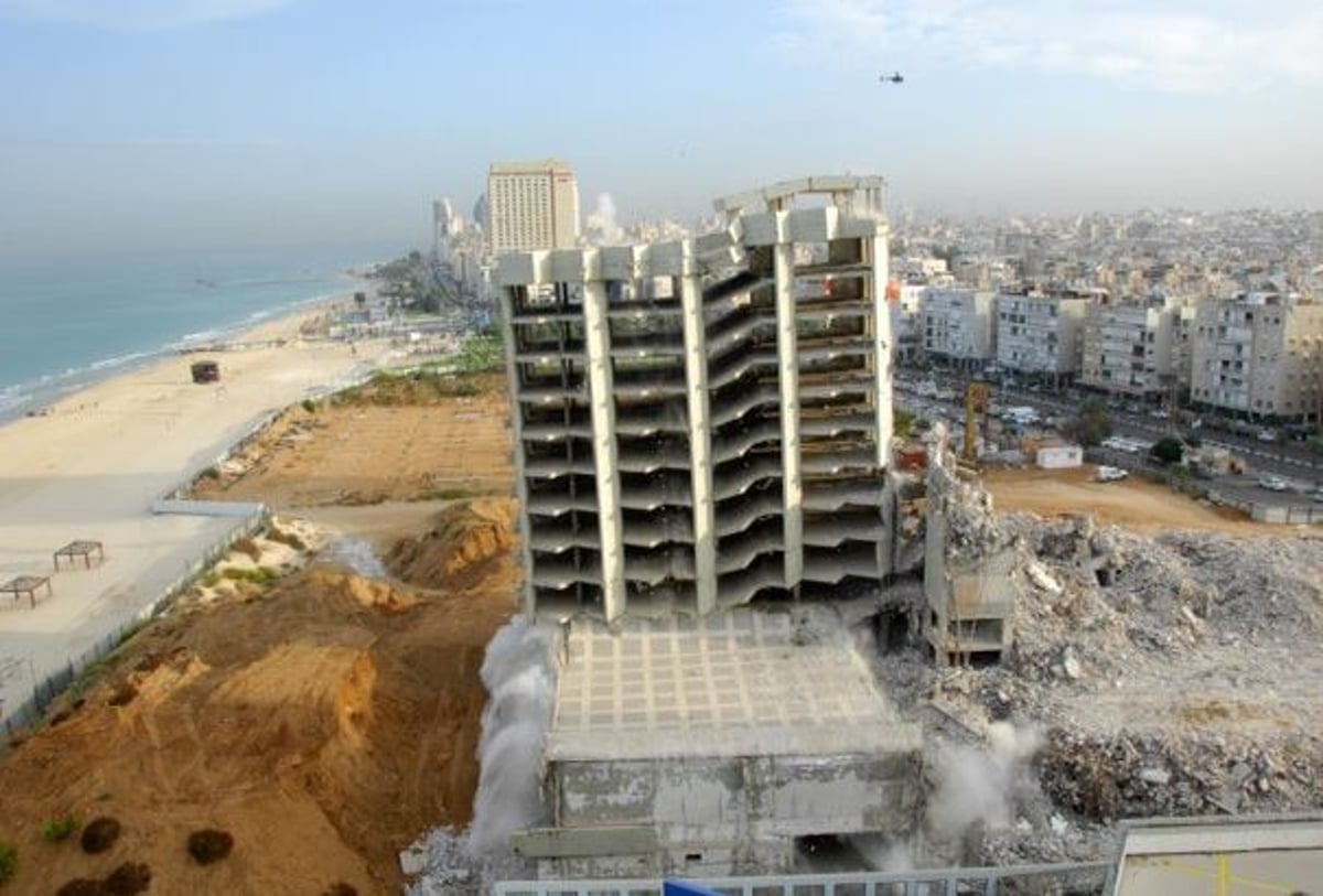 צפו:  25 ק"ג חומר נפץ הפילו בתוך שניות את המלון