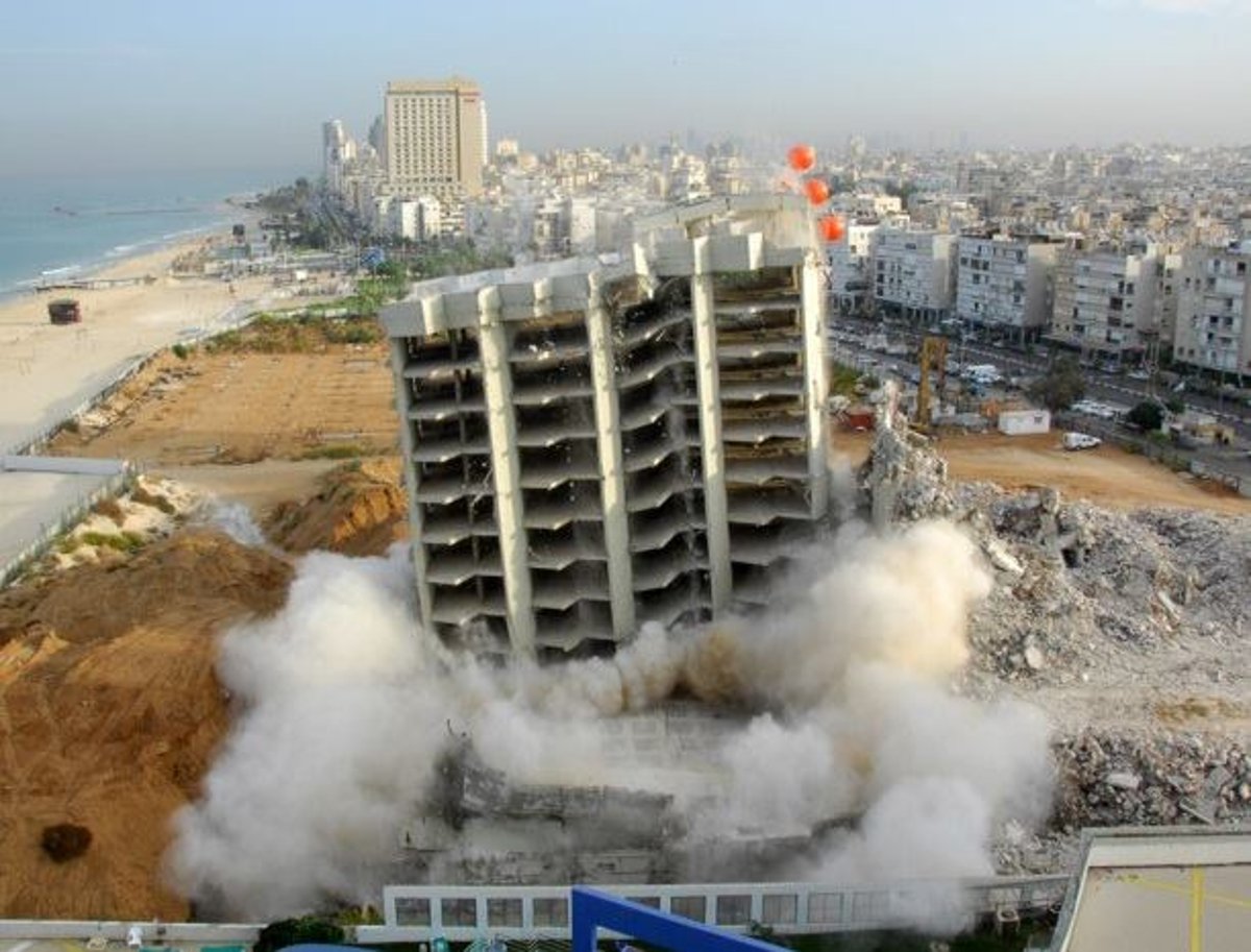 צפו:  25 ק"ג חומר נפץ הפילו בתוך שניות את המלון