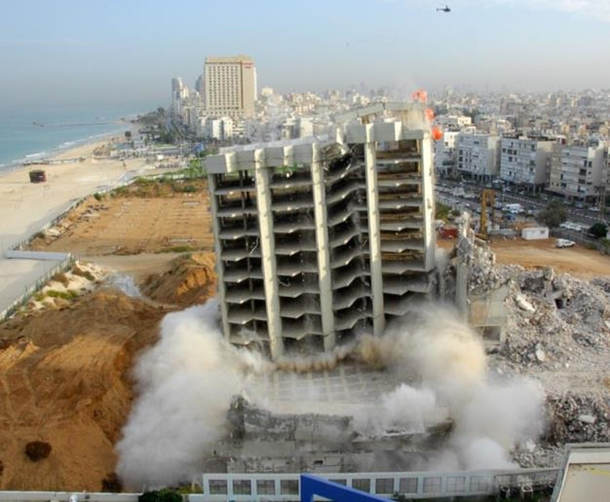 צפו:  25 ק"ג חומר נפץ הפילו בתוך שניות את המלון