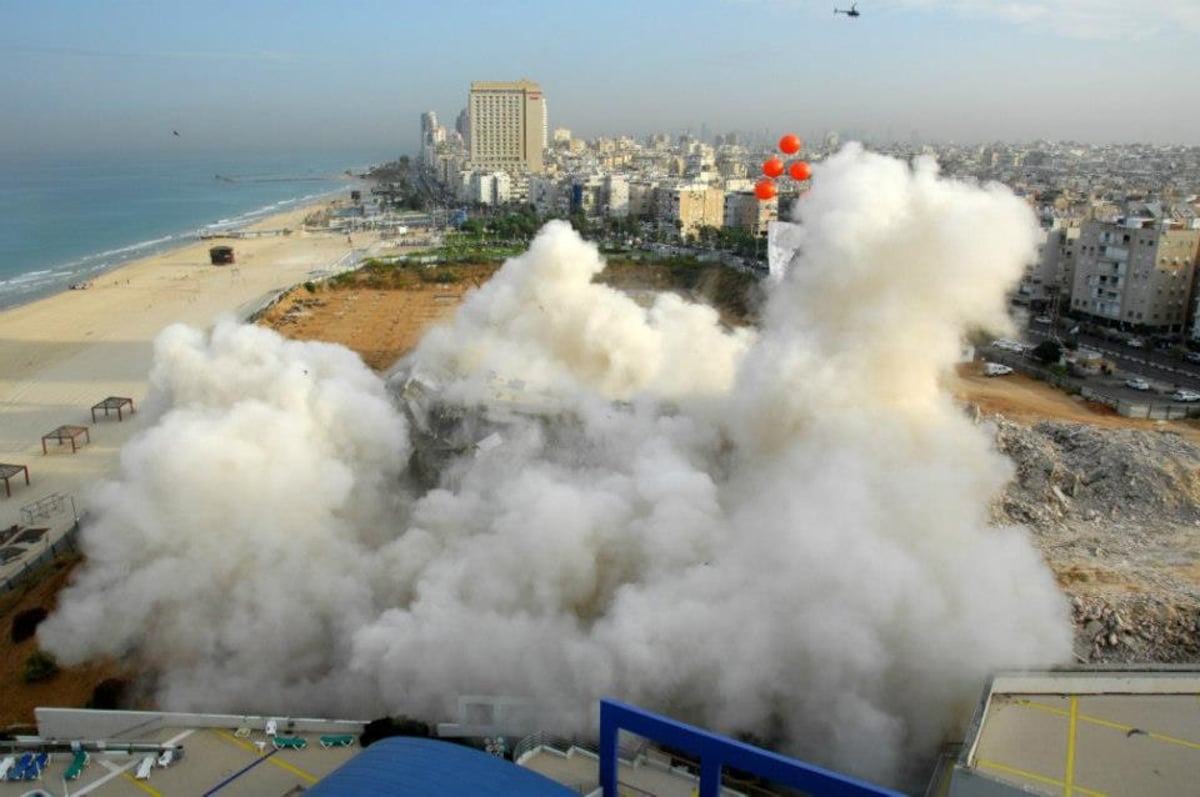 צפו:  25 ק"ג חומר נפץ הפילו בתוך שניות את המלון