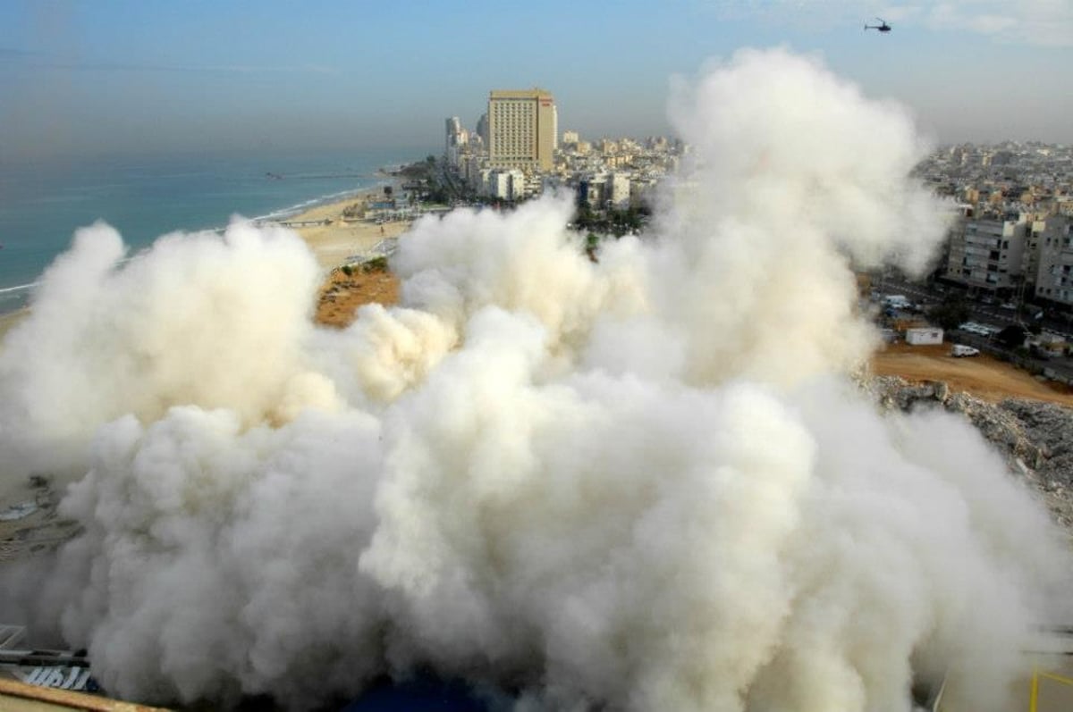 צפו:  25 ק"ג חומר נפץ הפילו בתוך שניות את המלון