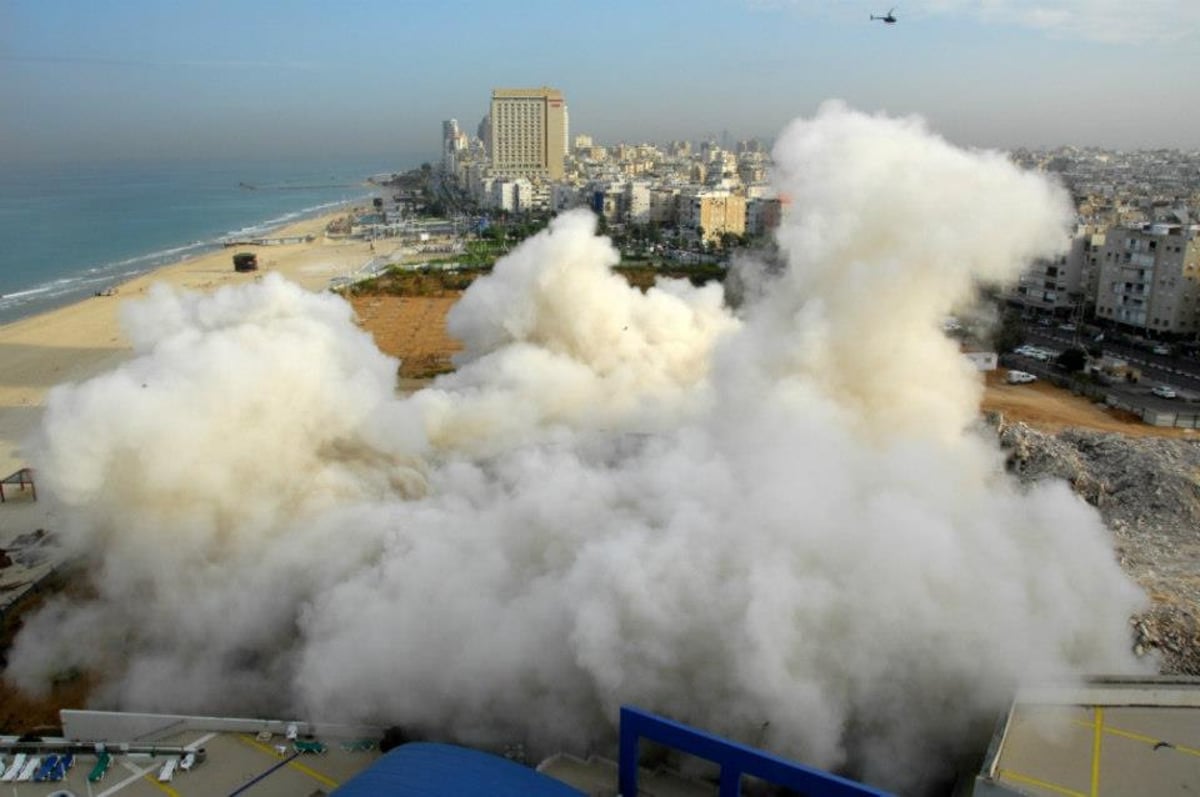 צפו:  25 ק"ג חומר נפץ הפילו בתוך שניות את המלון