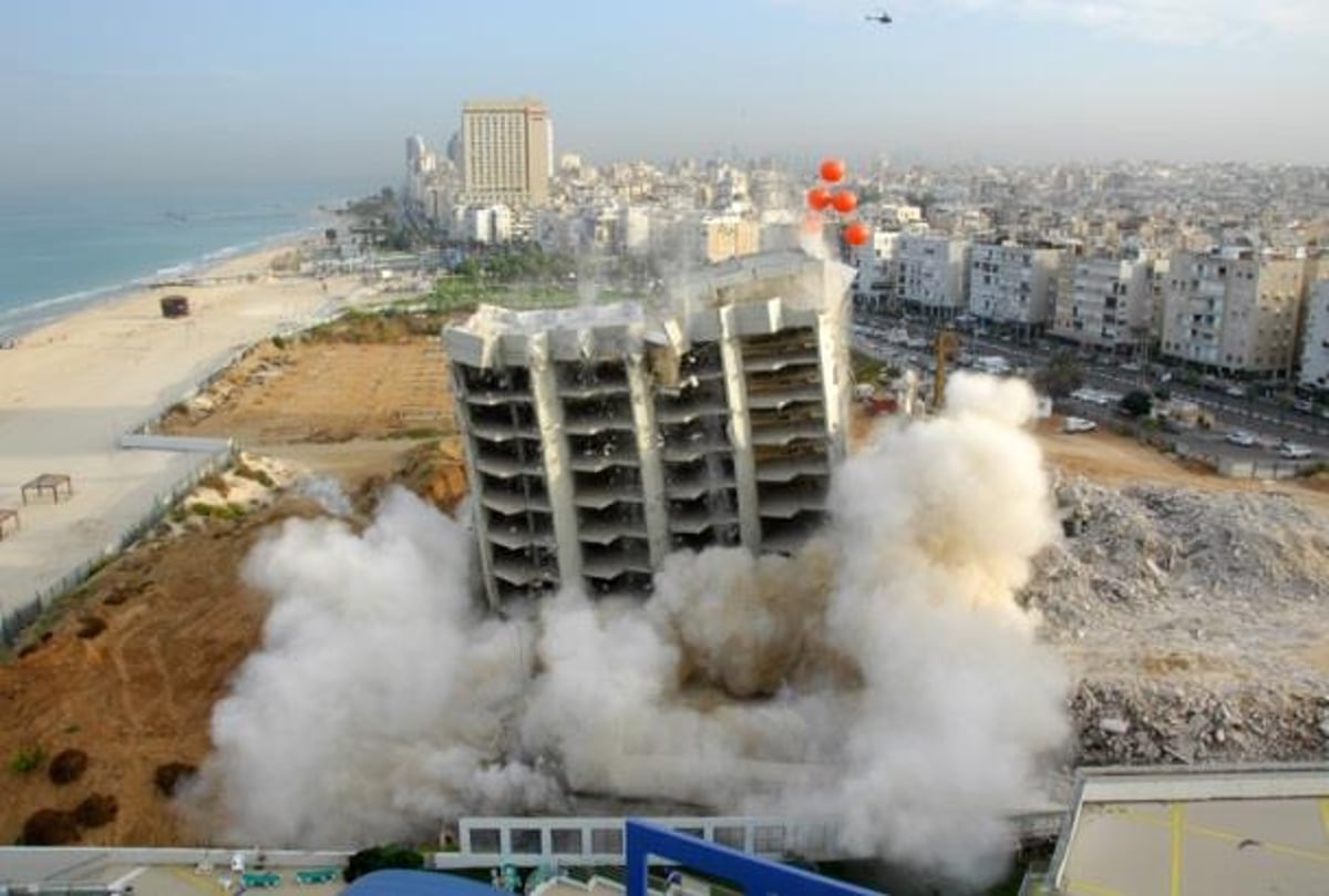 צפו:  25 ק"ג חומר נפץ הפילו בתוך שניות את המלון