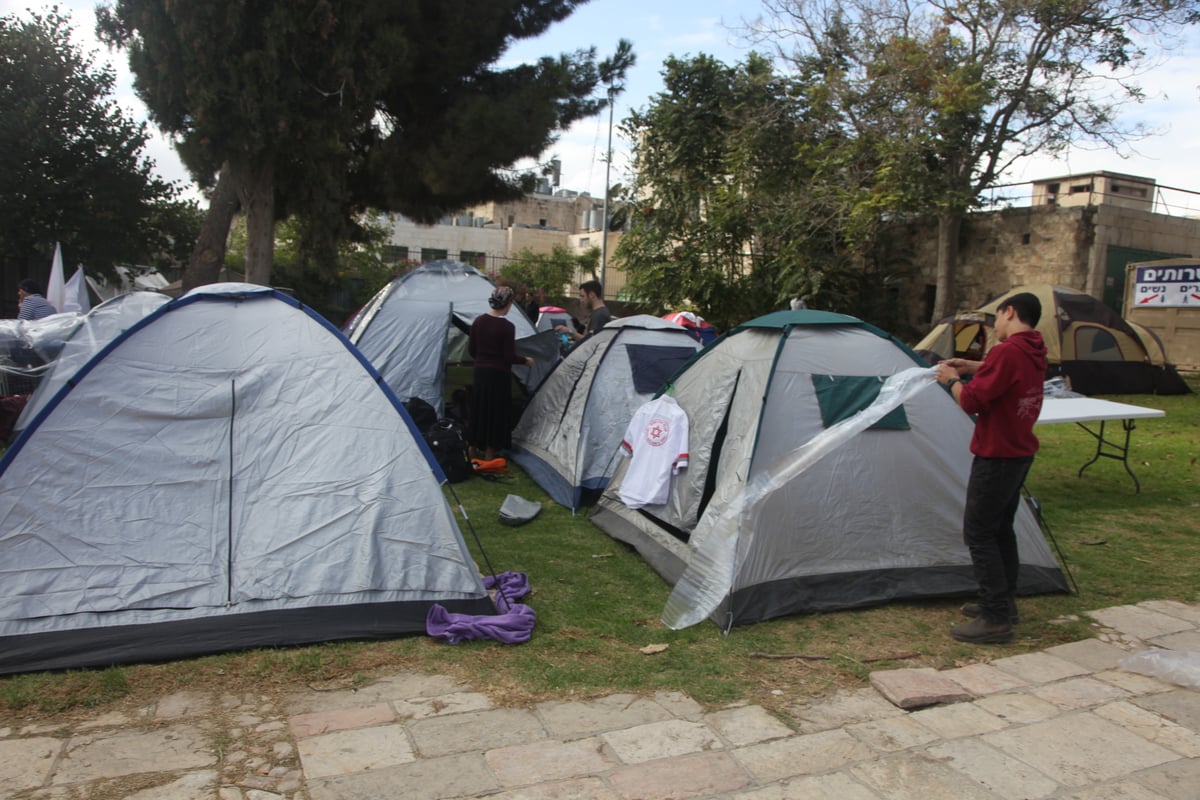 האלפים הגיעו ל'שבת חיי שרה', הבחירות הורגשו באוויר