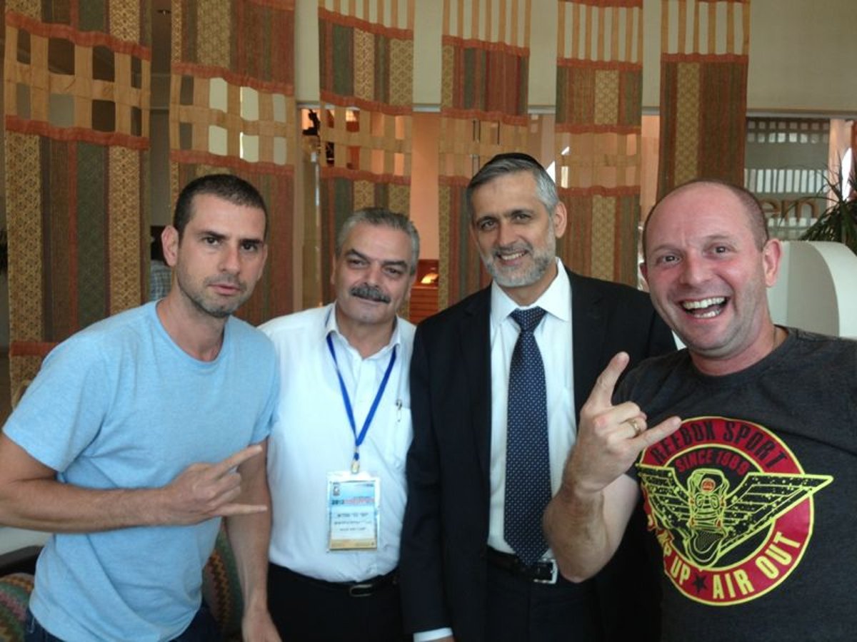 ישי לצד קיצ'יס פרידמן ובר-מוחא