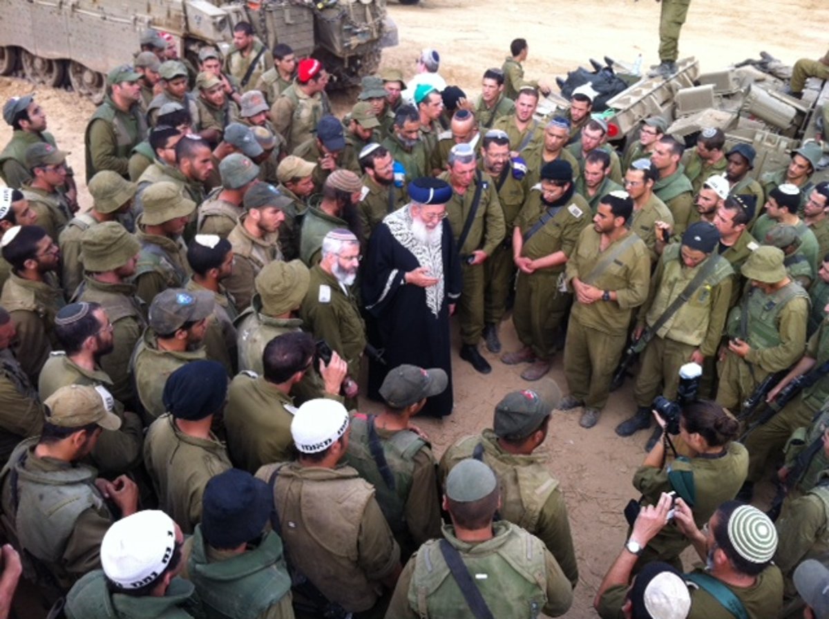 הרב עמאר לחיילים בדרום: "אל תראו מפני אויבכם"