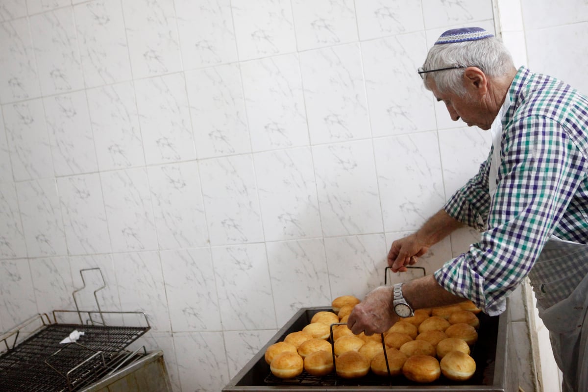 חנוכה בפתח: הסופגניות כבר מוכנות • גלריה