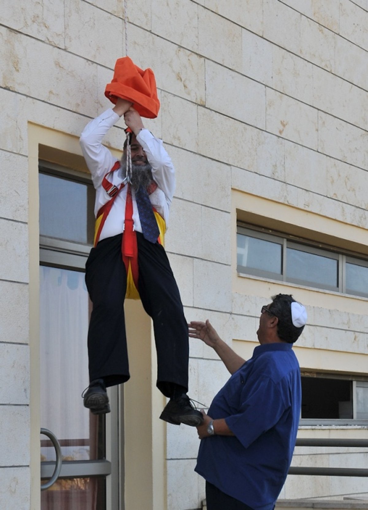 ,יש גם נציג לרכסים. דן כהן