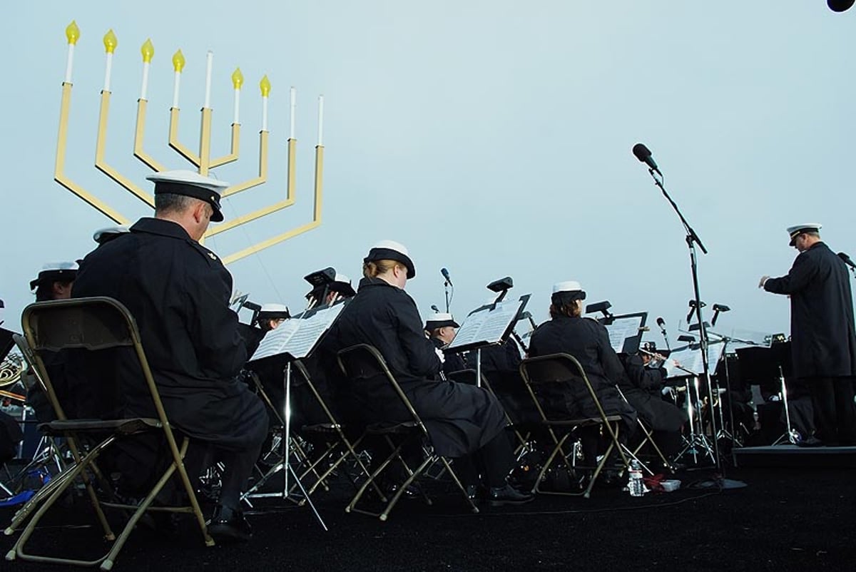 תיעוד: מדליקים את הבית הלבן