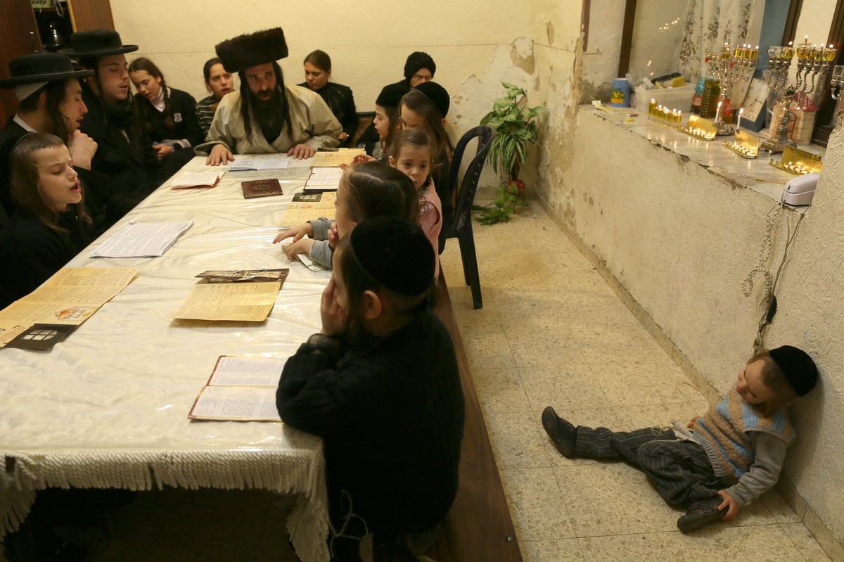 תיעוד מרהיב: נר חמישי של חנוכה בירושלים