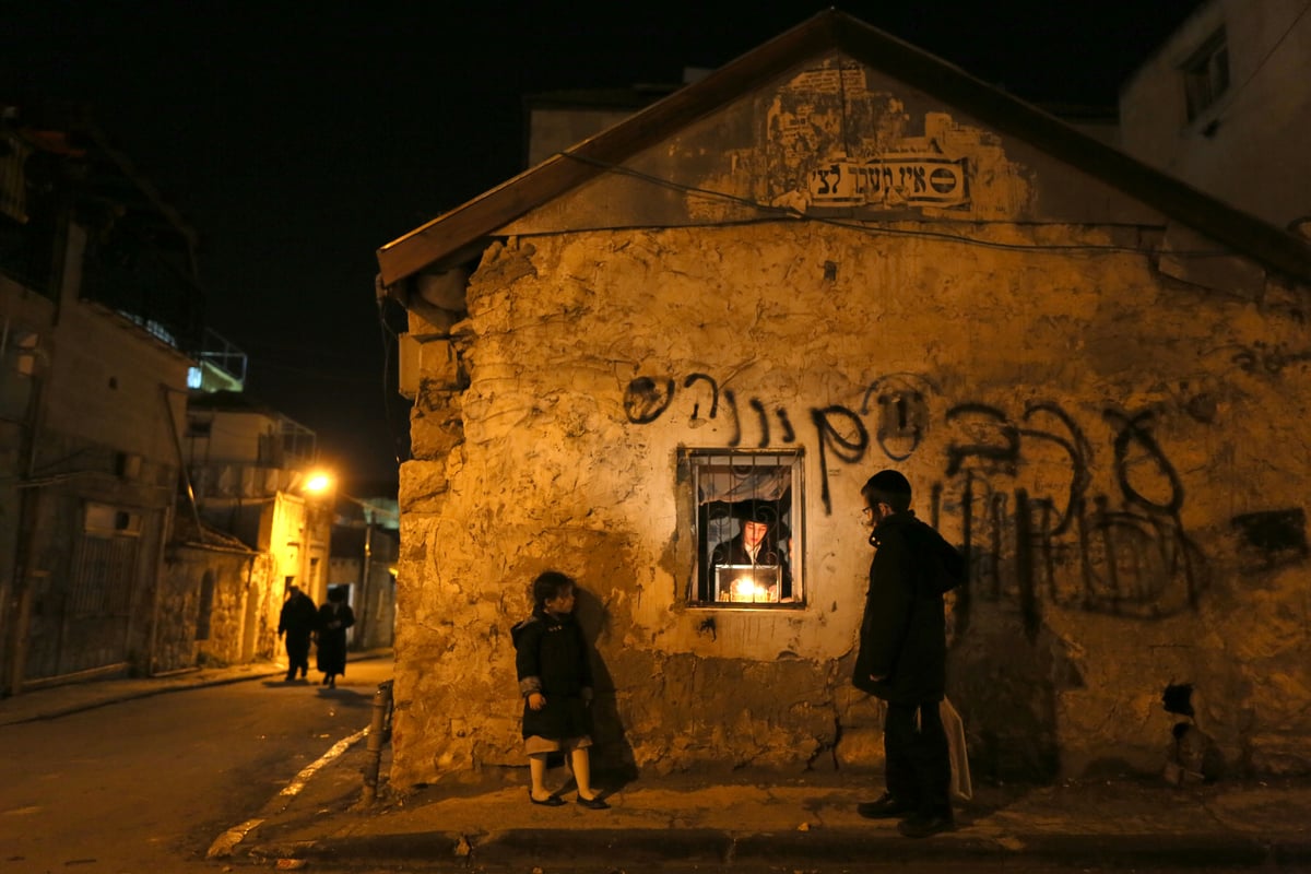 תיעוד מרהיב: נר חמישי של חנוכה בירושלים