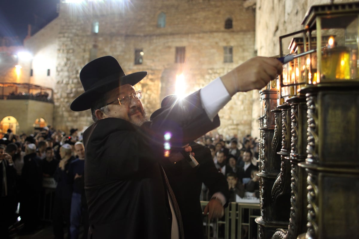 תיעוד מרהיב: נר חמישי של חנוכה בירושלים