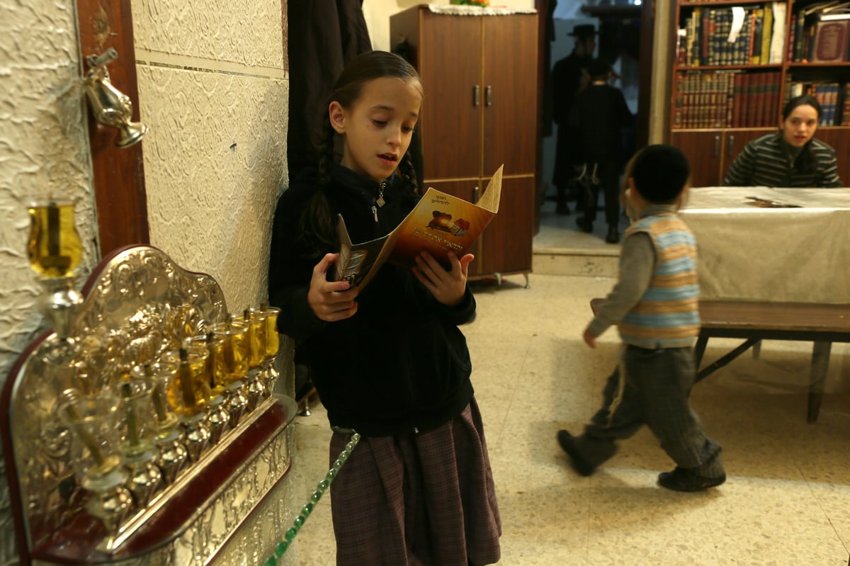 תיעוד מרהיב: נר חמישי של חנוכה בירושלים