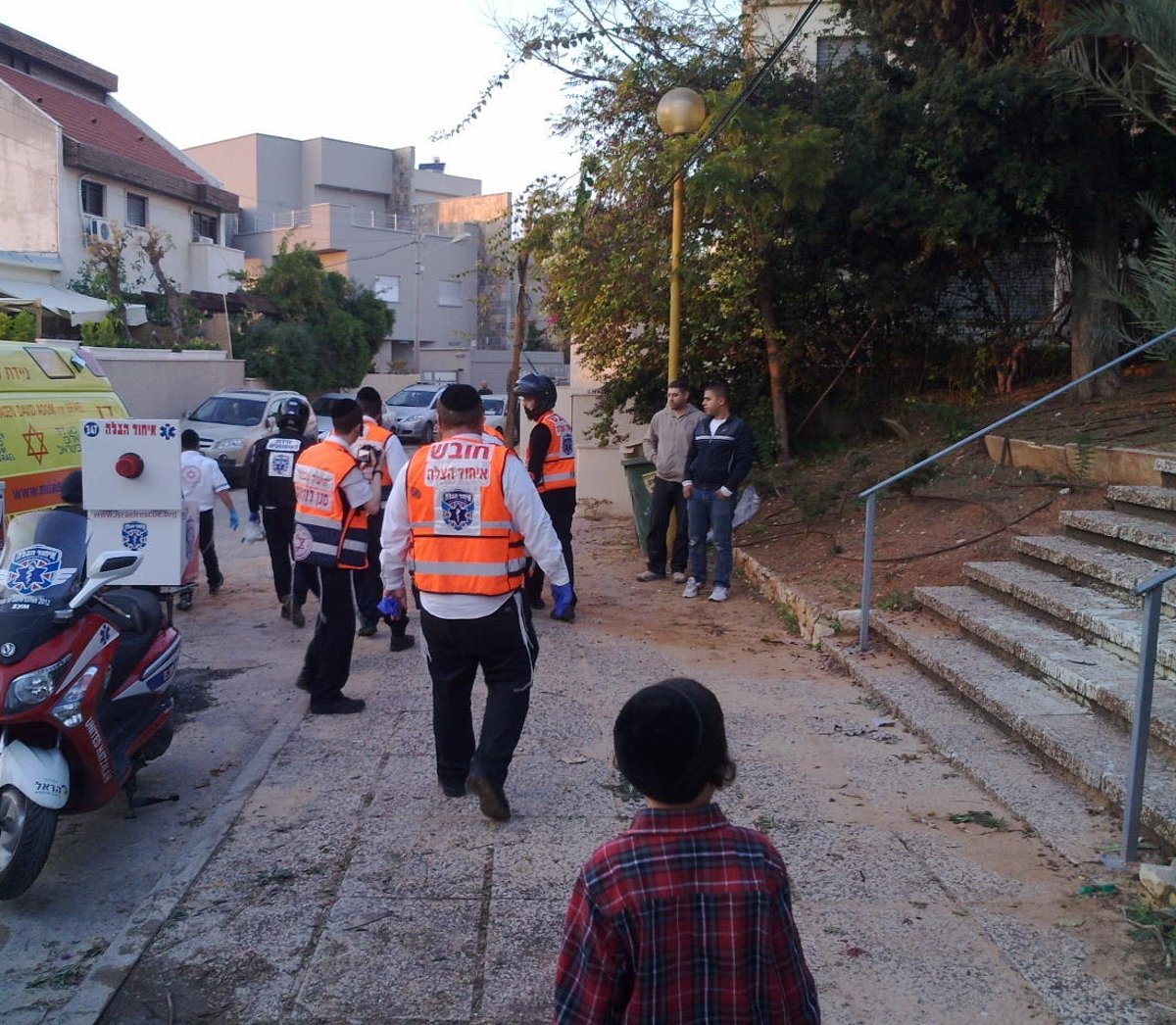 בני ברק: ילד בן 5 נפגע בראשו מג'יפ בעת שחצה מעבר חצייה