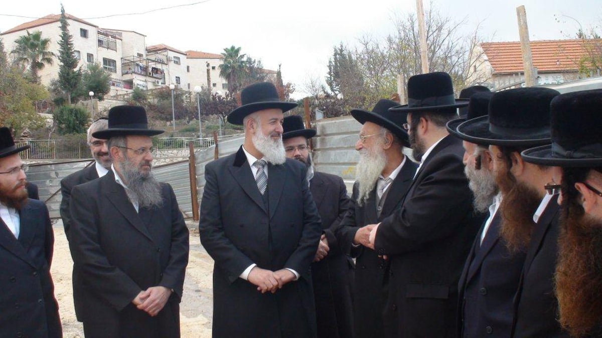 הרב מצגר: ביתר ראויה לכל כוכבי היופי בעולם