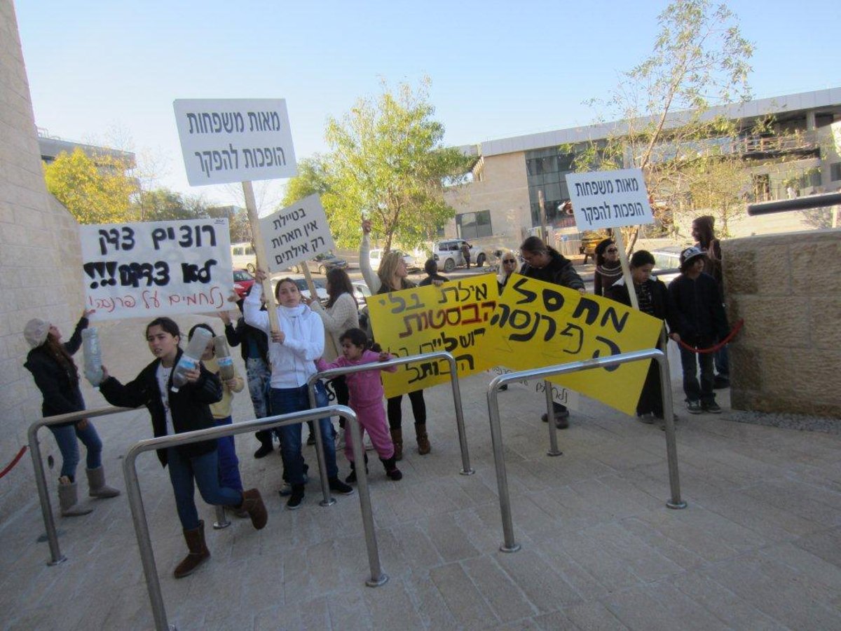 סוגרים את הבאסטה: הרוכלים הפגינו נגד אלי ישי