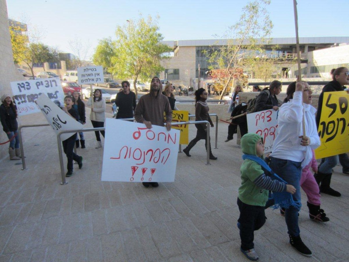 סוגרים את הבאסטה: הרוכלים הפגינו נגד אלי ישי