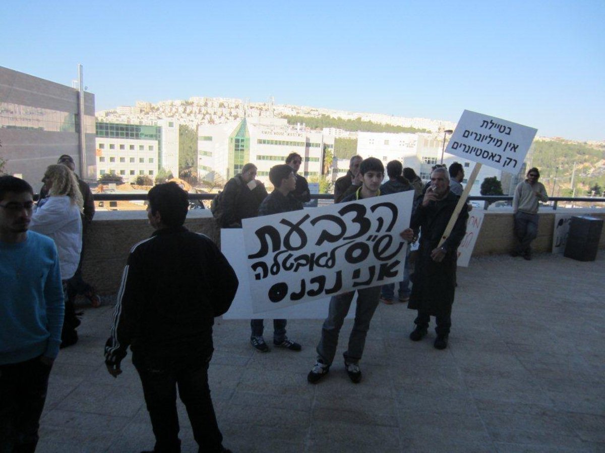 סוגרים את הבאסטה: הרוכלים הפגינו נגד אלי ישי