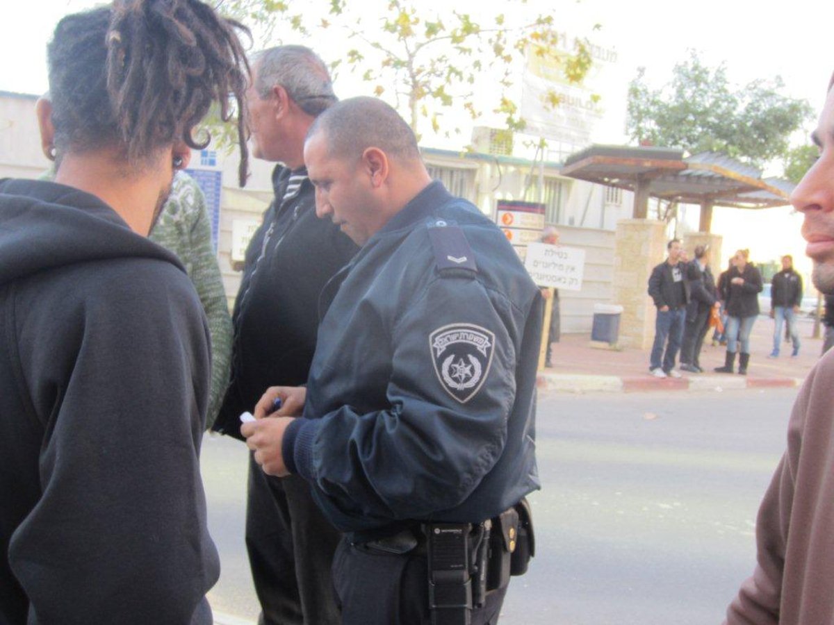 סוגרים את הבאסטה: הרוכלים הפגינו נגד אלי ישי