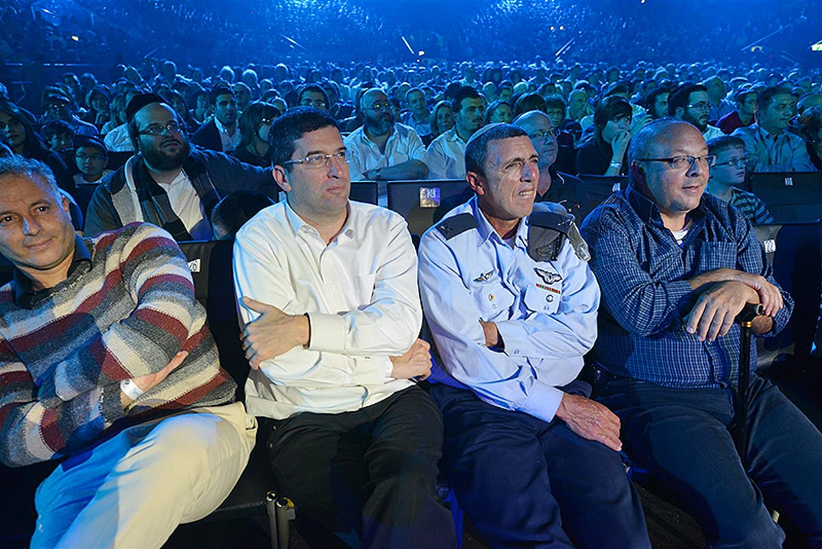 גלריית ענק: יעקב שוואקי מופיע בהיכל נוקיה