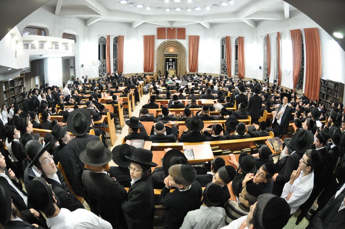 גלריה: ההספד המרכזי במלאות השלושים להסתלקות רבי עמרם זקס זצ"ל