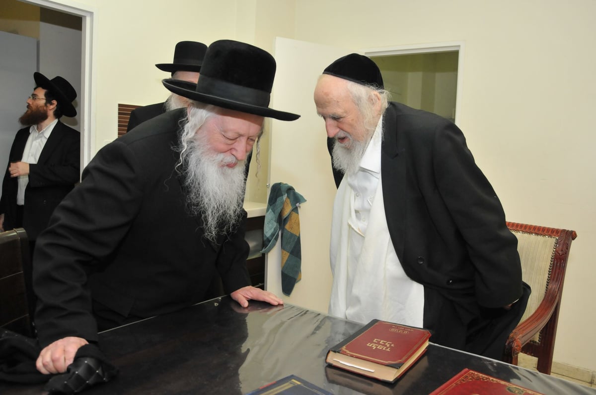 בעקבות הביקור: הגר"ש אויערבך במכתב להצביע ג'