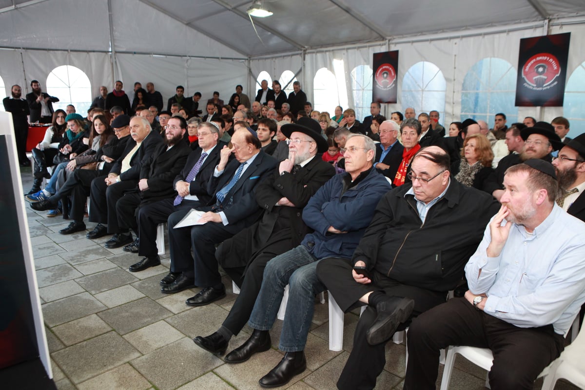 רפואה ושמחה: הרב לאו והשר דיכטר השיקו אמבולנס