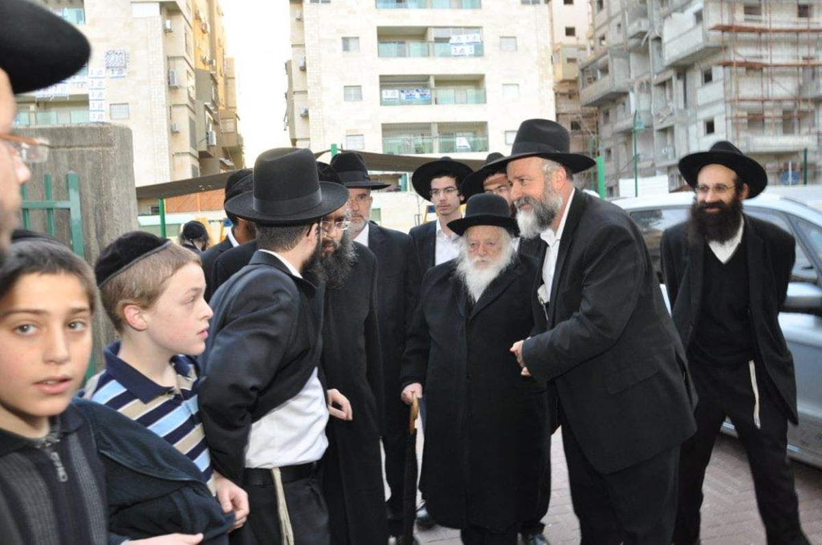 מצוות היום: מרנן ורבנן הרב חיים קניבסקי והגאב"ד רבי נסים קרליץ בקלפי