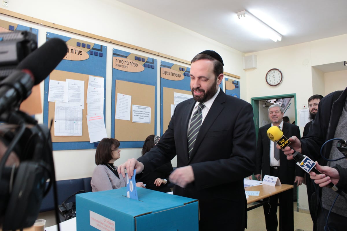 צפו: ראשי ש"ס דרעי וישי מצביעים, אמסלם הצטרף