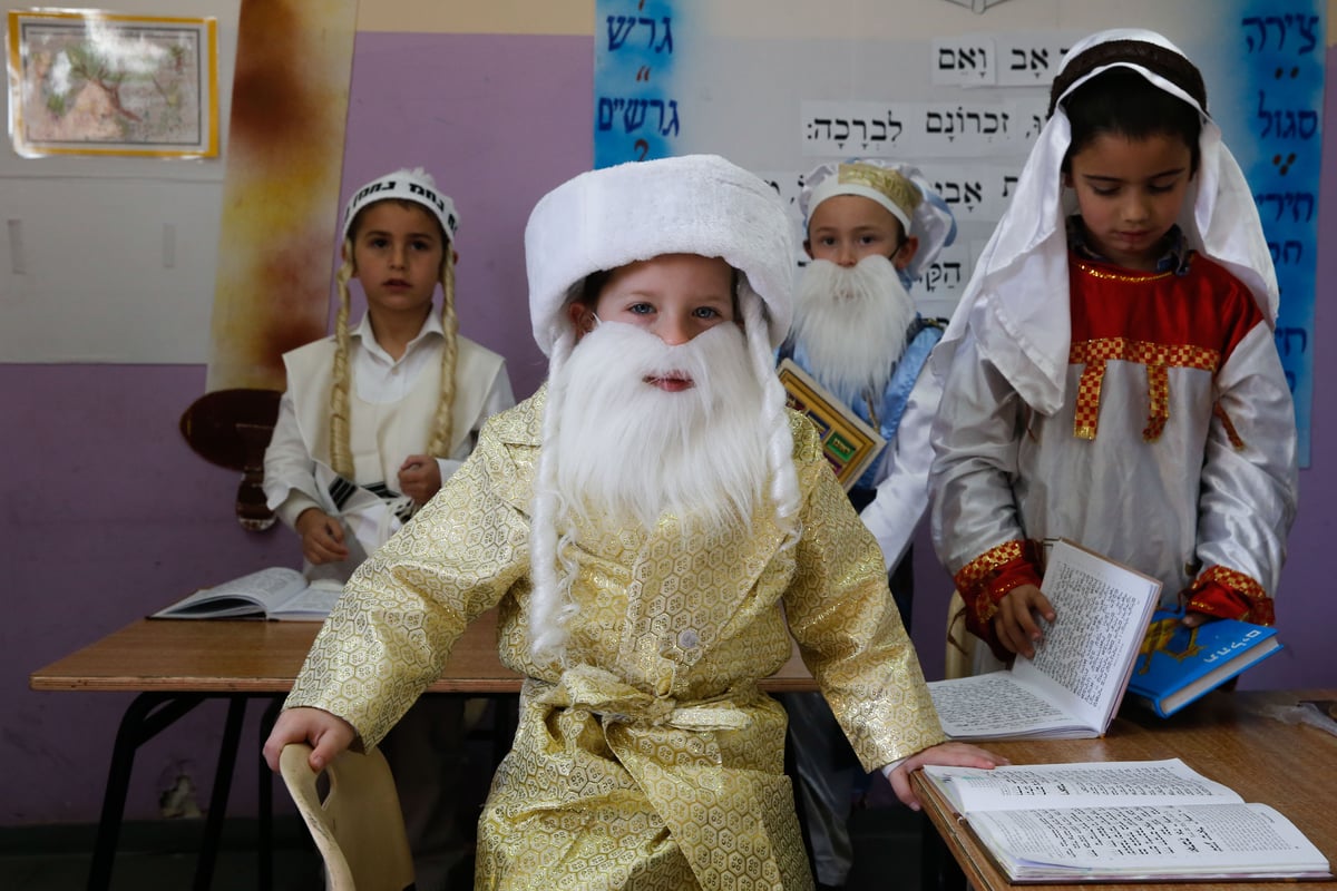 תיעוד מרהיב: ילדי ירושלים וביתר עילית מחופשים