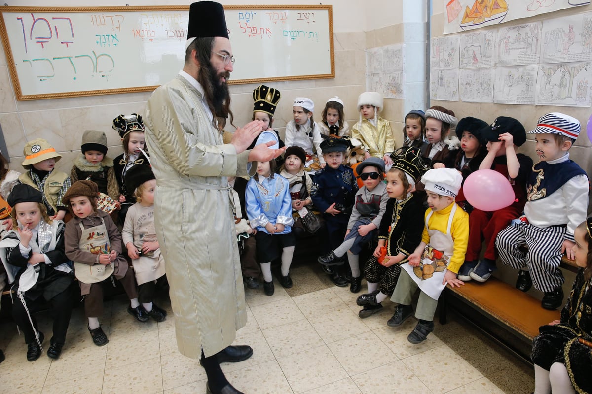 תיעוד מרהיב: ילדי ירושלים וביתר עילית מחופשים