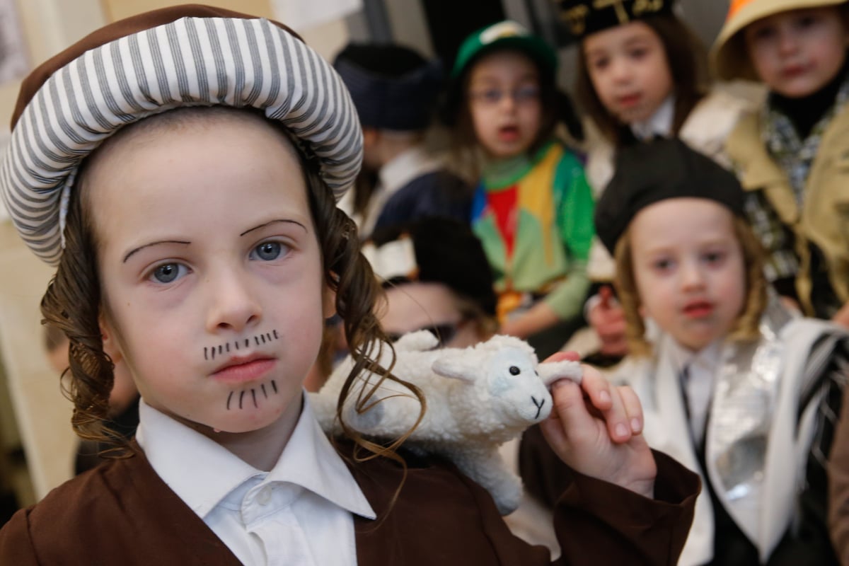 תיעוד מרהיב: ילדי ירושלים וביתר עילית מחופשים